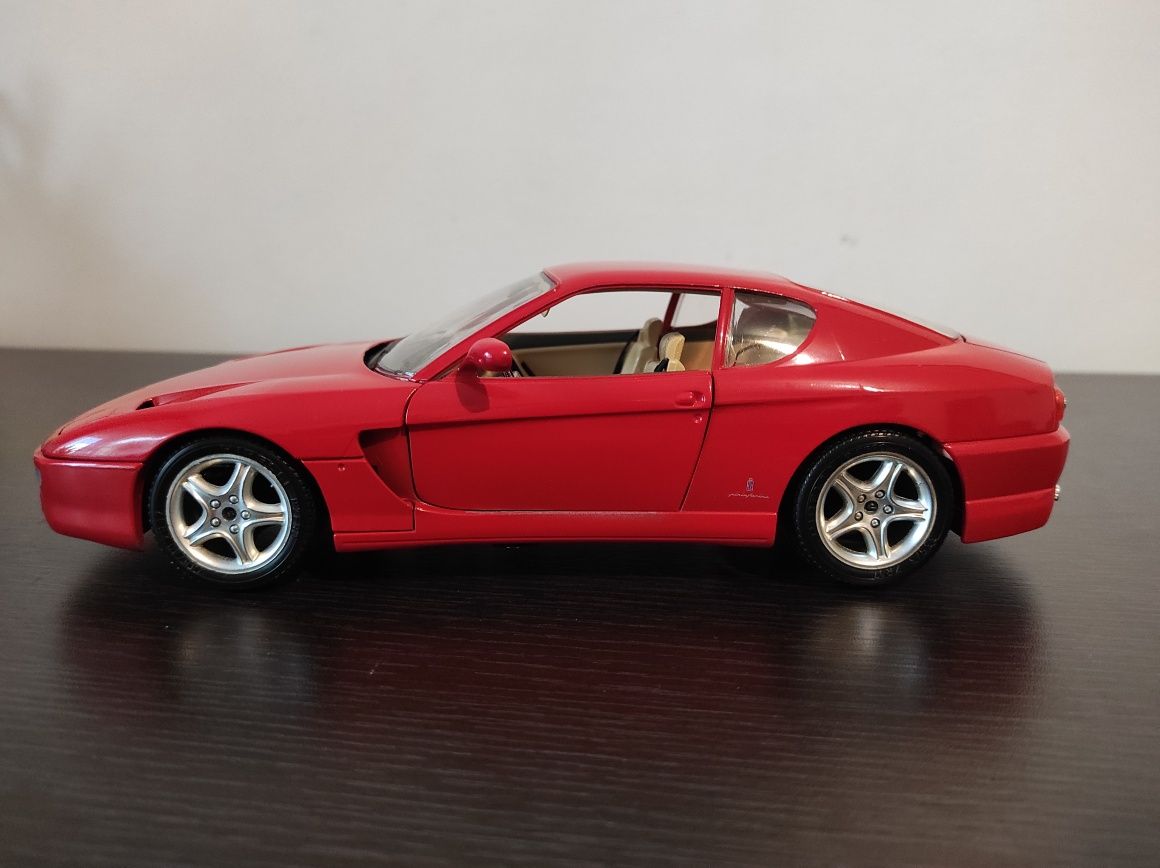 Machetă 1:18 Ferrari 456 GT.