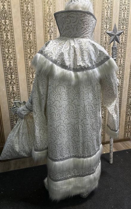 Продам новый костюм дед мороз и снегурочка qorbobo va qorqiz kiymi