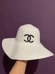 нова плажна бяла шапка капела шанел chanel с периферия сламена