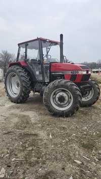 Vând tractor CASE 4220