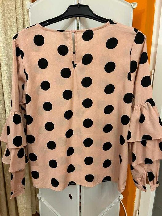 Bluzita chic roz cu buline, masura L