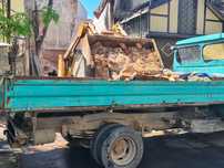 Închiriez Bobcat și autobasculante 7,5t Miniexcavator și nisip