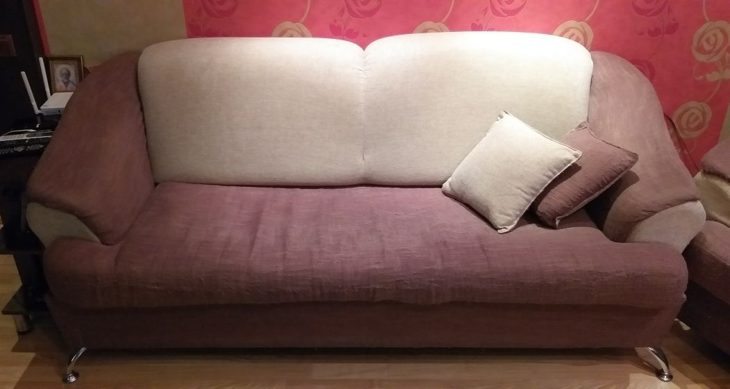 Мягкая мебель: диван и кресло