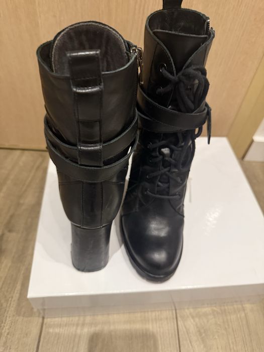 Продавам дамски кожени боти Eva Minge