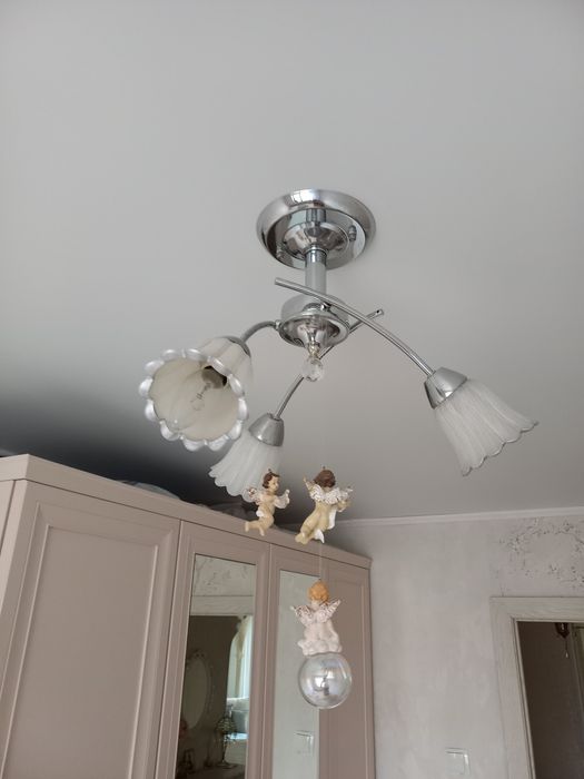 Продам люстру в хорошем состоянии.