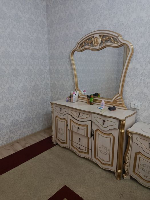 Spalni garnitur sotiladi