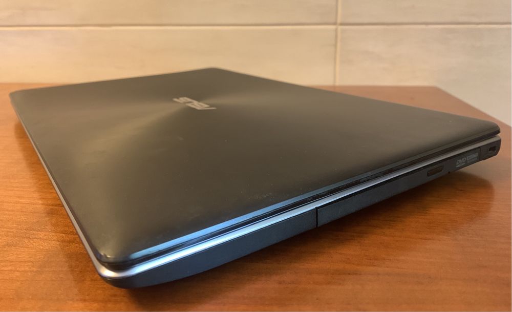 ASUS F550CC i7-3537U (15.6") HD Intel i7 - NVIDIA® GeForce® GT 720M