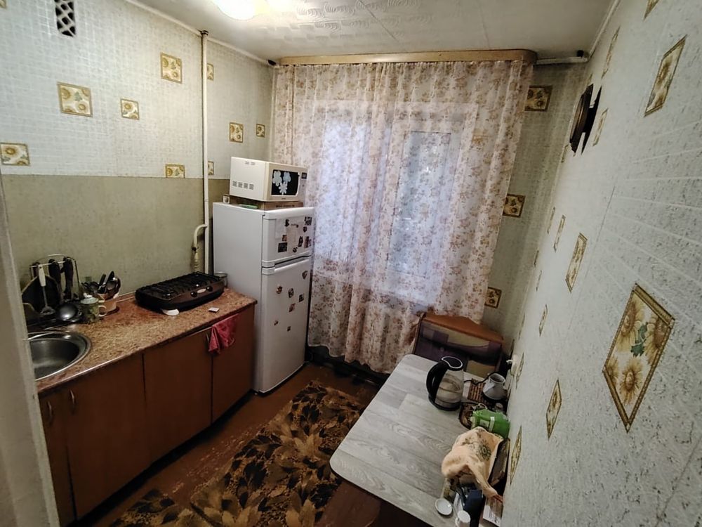 Продам 1 комн кв на 6 мкр рядом с рынком