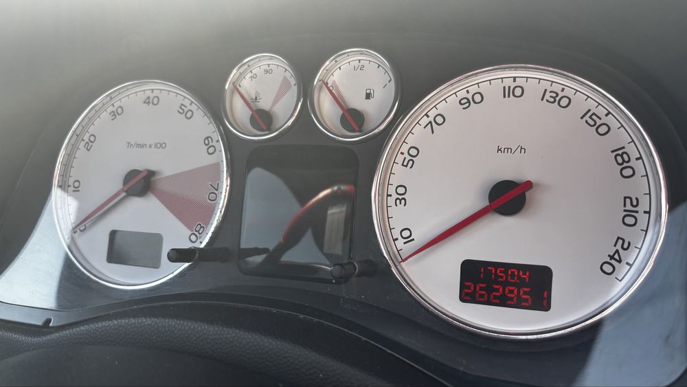 Peugeot 307 CC – Cabriolet Coupe, look sport