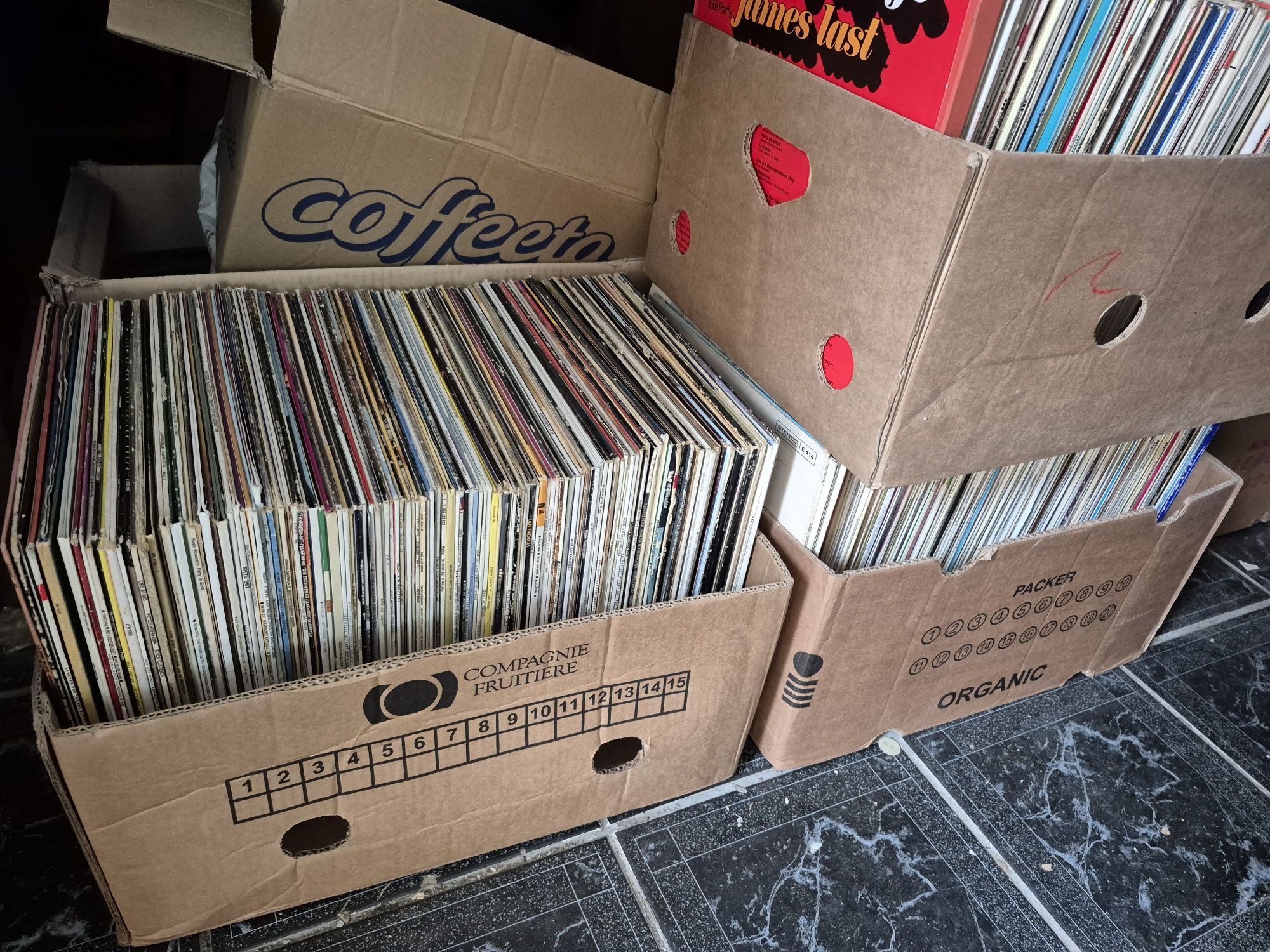 Vand Lot Discuri Vinil colectie 200 LP cu muzica usoara straină mixta