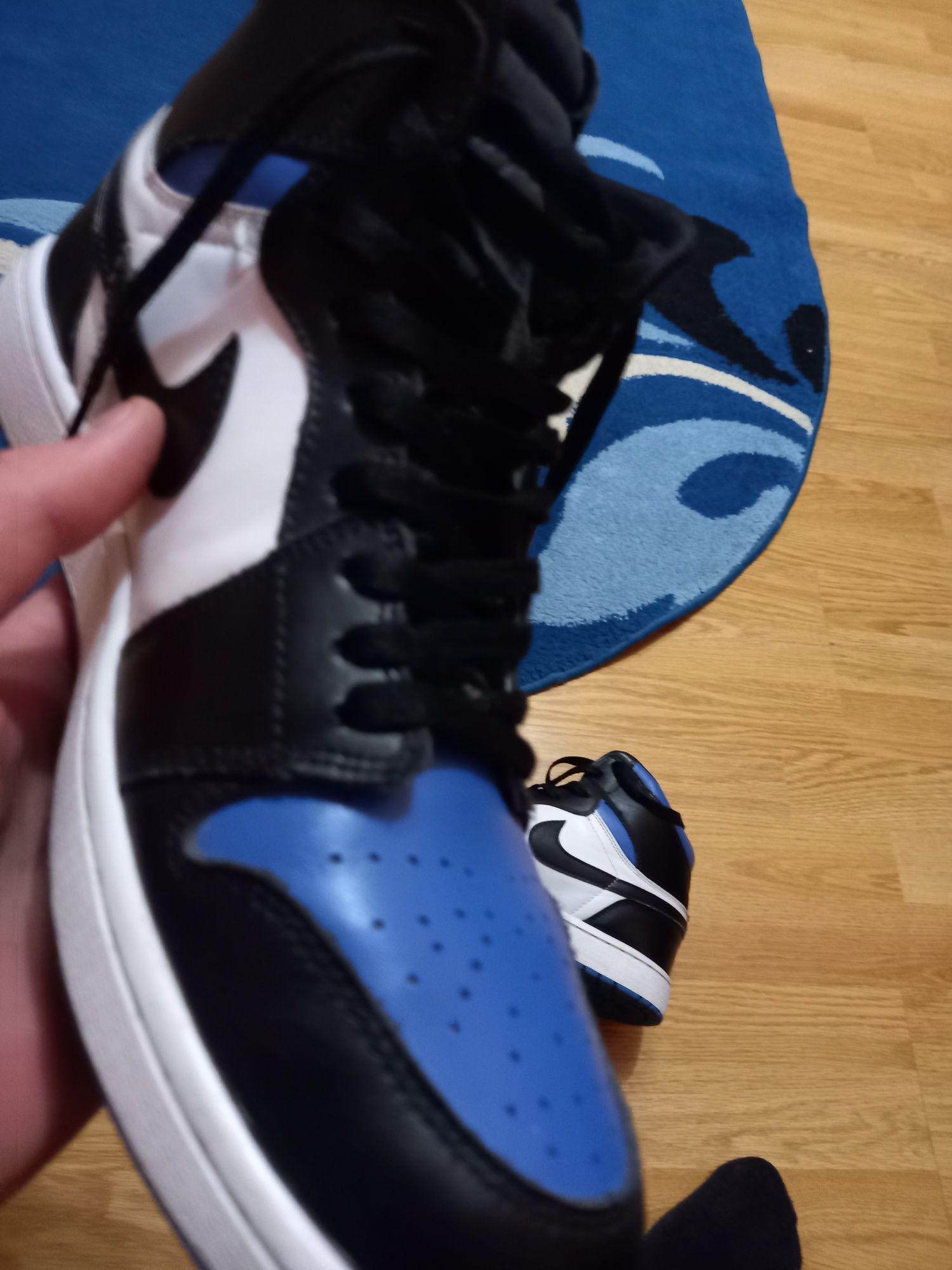 Vând  1Air Jordan 1 Retro High OG ROYAL TOE