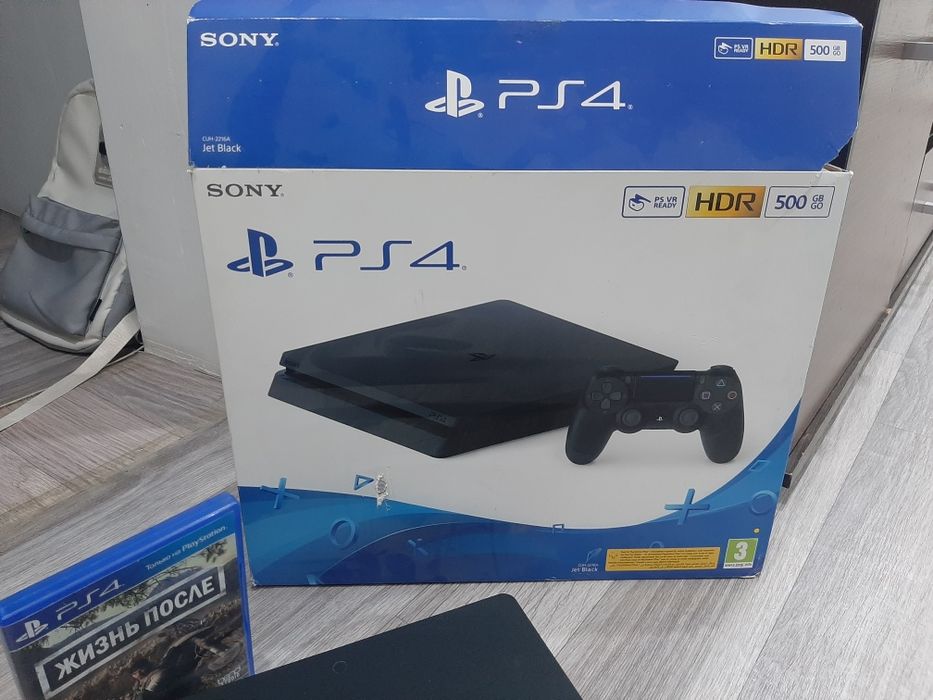 Playstation 4 сатылады почти новый багасы 100000