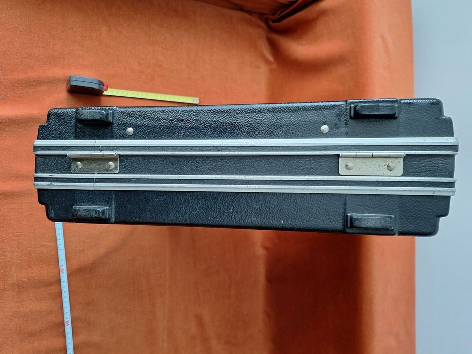 Geanta diplomat negra,  din fibra, folosita, 55*40*25cm