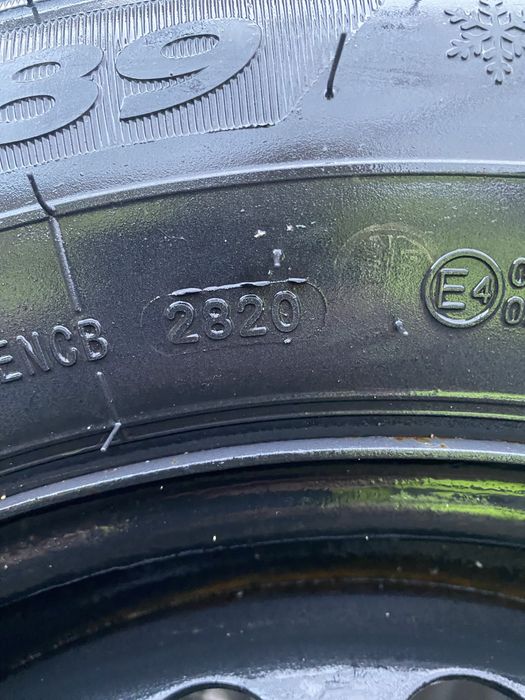 De vanzare 4 anvelope MS 215/65R16C cu jante de tabla