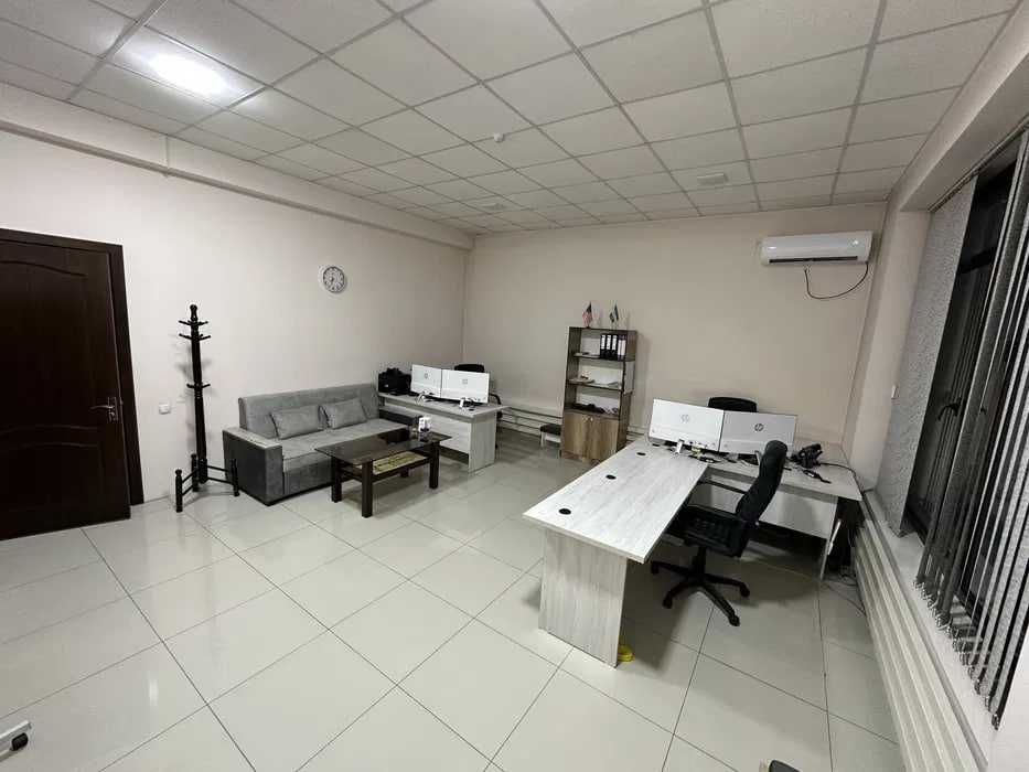 Сдаётся в Аренду Офис 180 м2 Юнусабад 1 Линия Ор. Lagman Chik