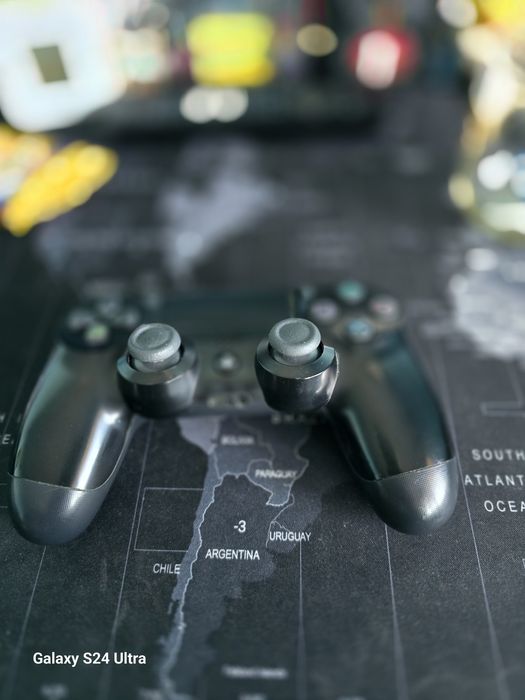 PS4 PRO+ 3 Оригинални джойстика(1TB)