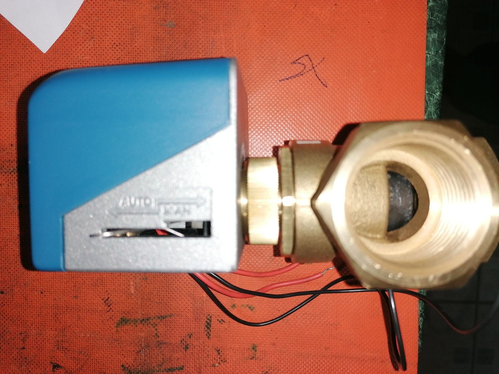 Vana cu 3 cai cu servomotor.actuator