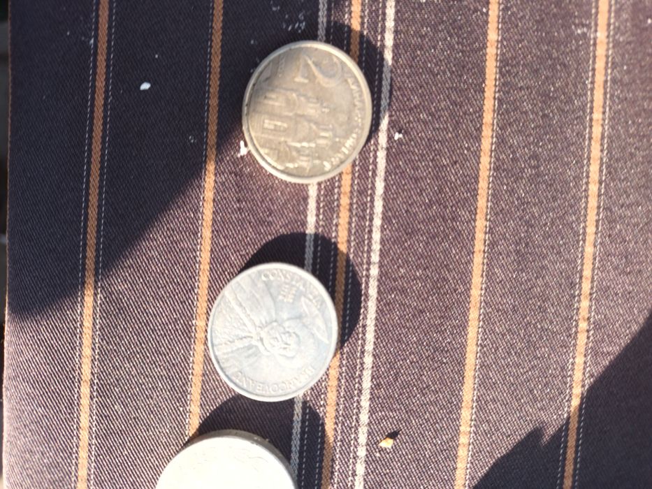 Vând monezi de argint