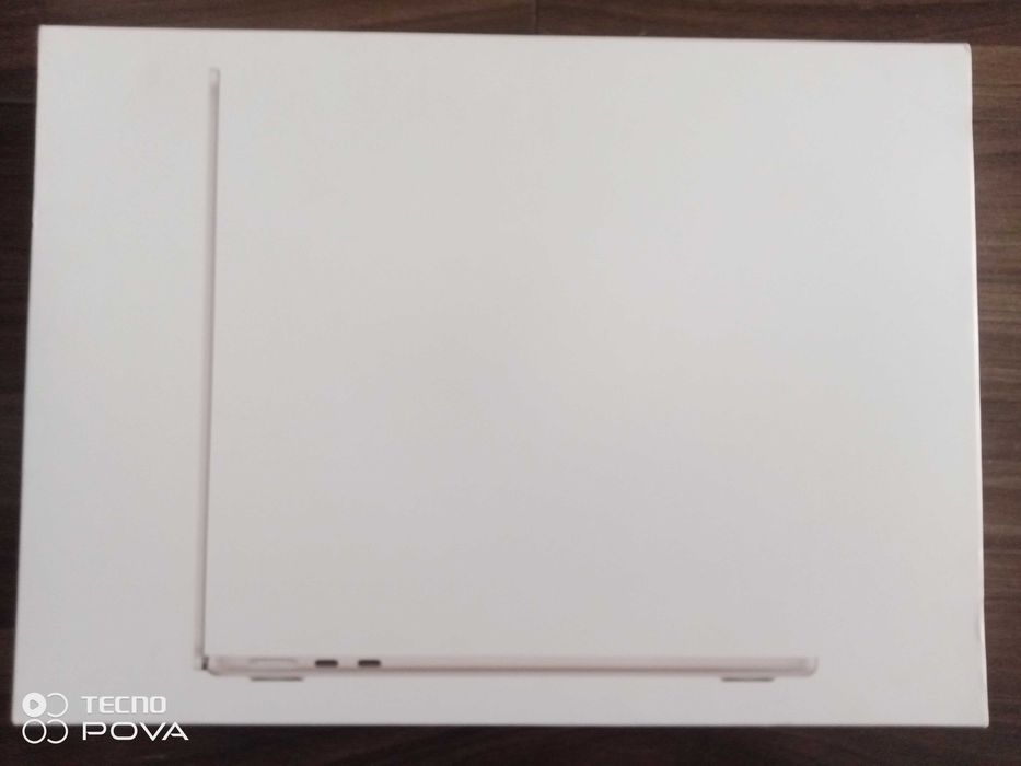 MacBook Air 13-inch M3 16 GB unified memory 256GB SSD