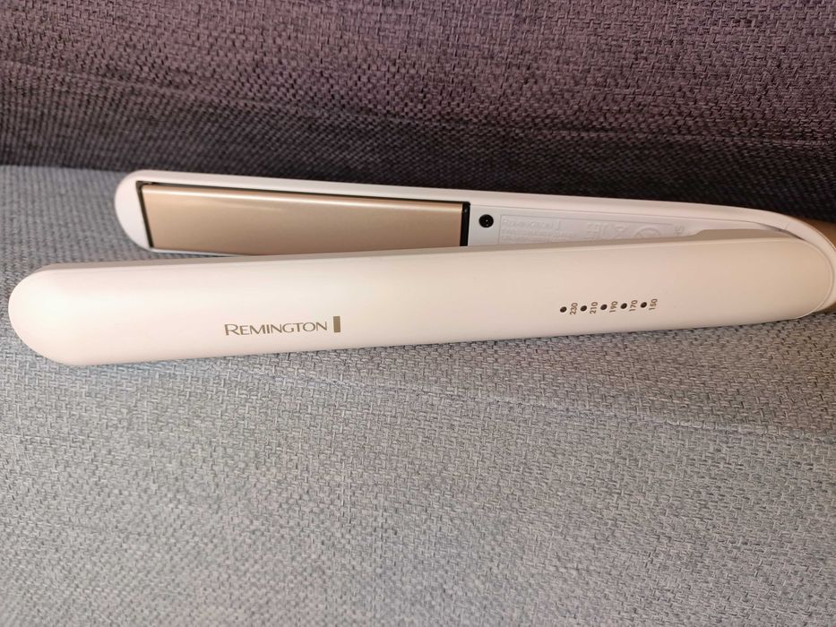 Placa de indreptat parul Remington PROluxe albă