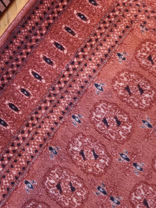 Covor cărămiziu visiniu