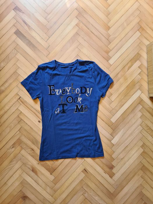 tricou albastru cu imprimeu