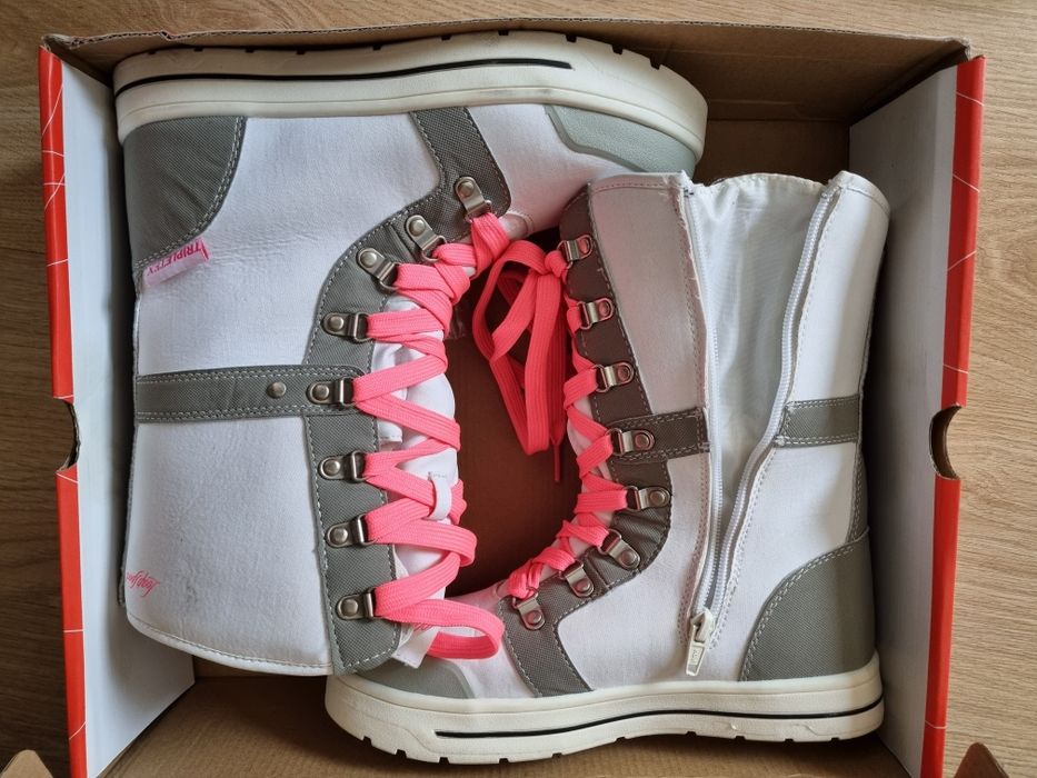 Нови топли спортни ботуши