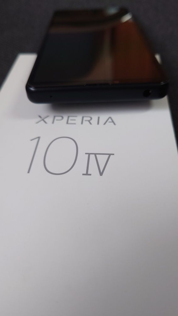 Sony Xperia 10 lV,-128GB, 6GB RAM, + оригинален  калъф
