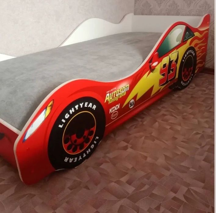 Детская кровать машинка