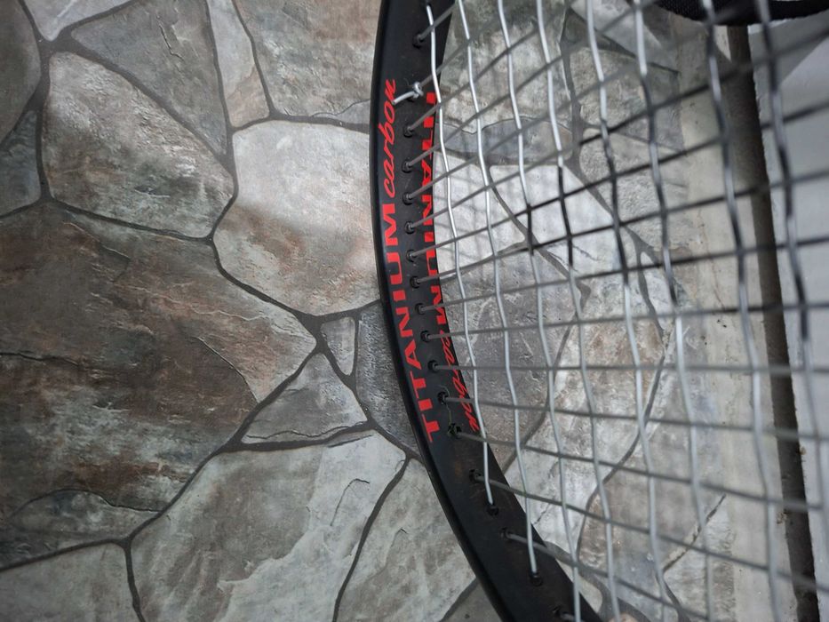 Продавам тенис ракета