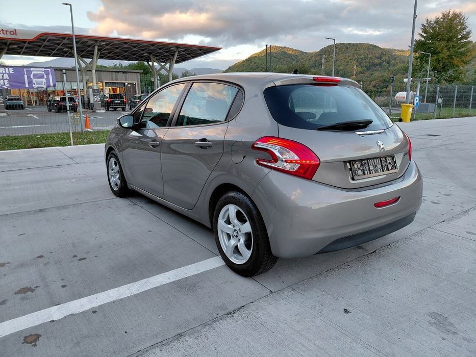 Peugeut 208 1,6 diesel an 2013 euro 5 Navigație /Incalzire scaune /