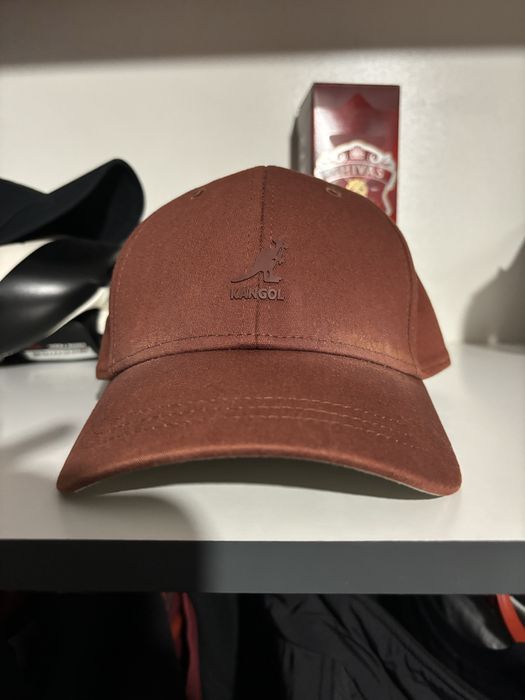 Кепка Kangol есть не больгие дефекты