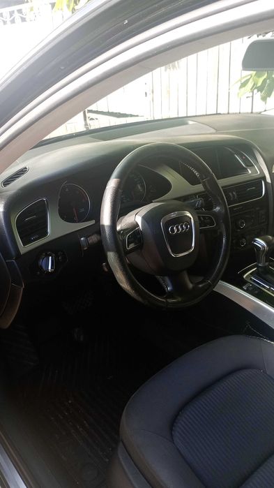 Dezmembrez Audi A4 B8 2.0 tdi caga 2010