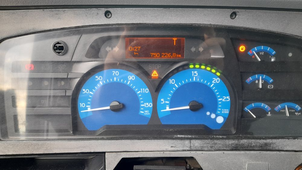 Renault vând sau schimb180dci 7,5t 2600€ 04