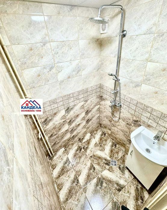 Продава се Тристаен апартамент в Бургас, Братя Миладинови - 75 кв.м за 1760 €/кв.м - Снимка #3