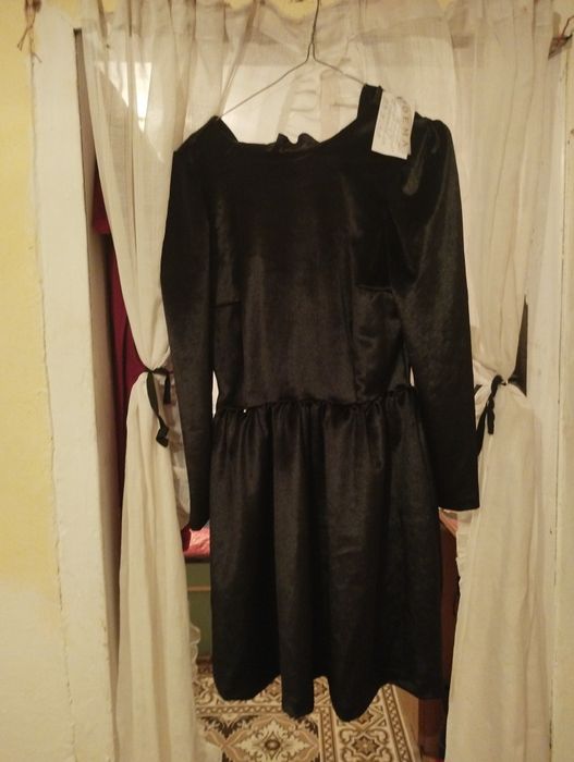Vând rochița eleganta de catifea