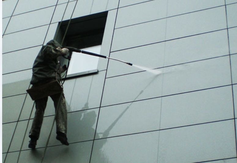 Мойка фасада АВД промышленные альпинисты