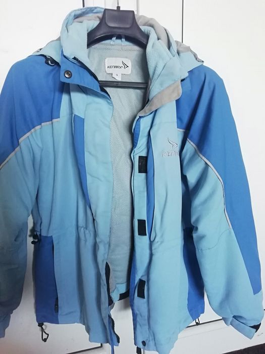 Geacă impermeabila damă 2in1, mar. S, 50 lei.