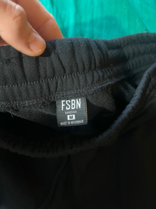 Pantaloni trening noi marimea M si L