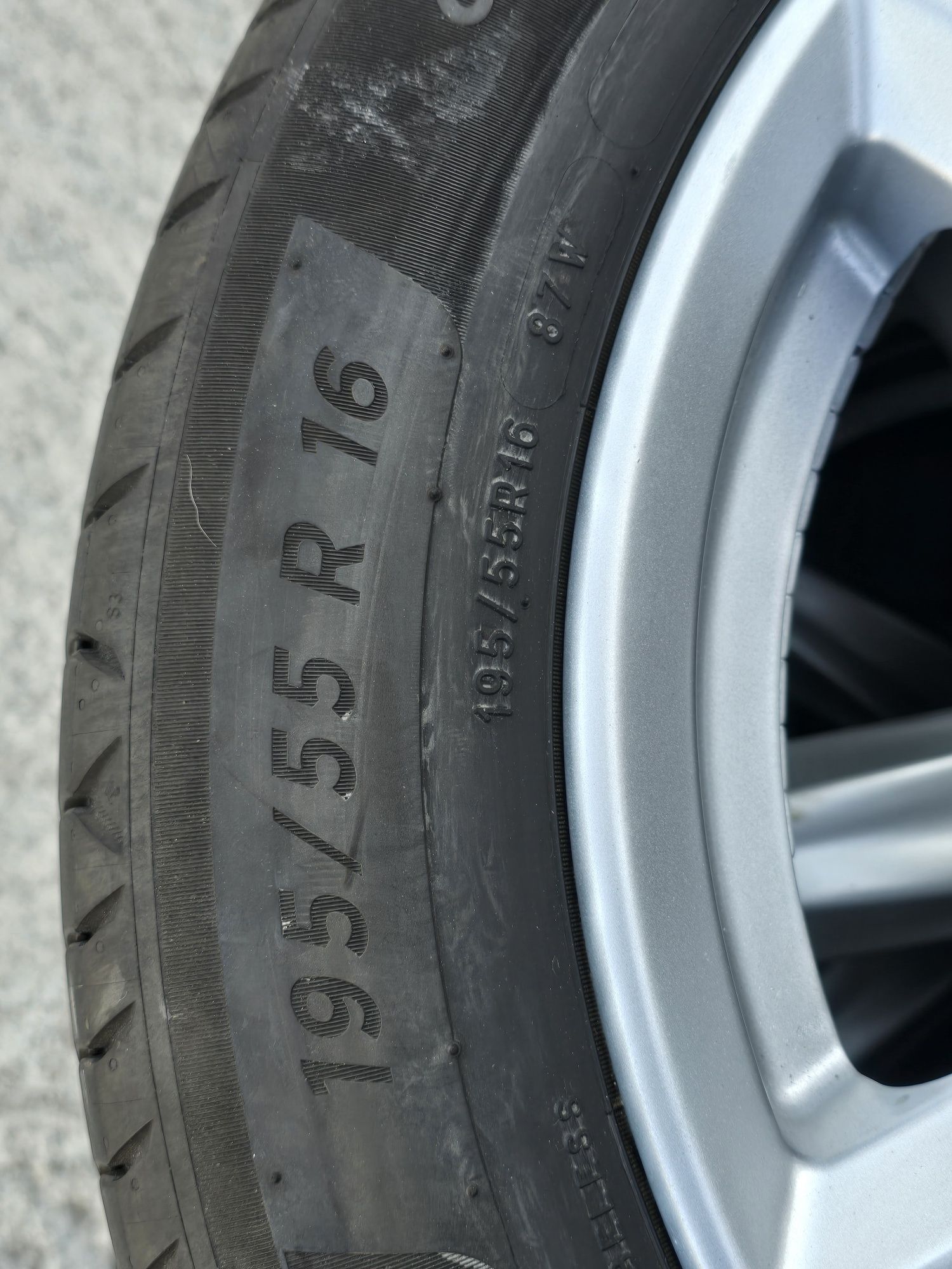 4 Броя 195/55/16 Michelin 2x6,8mm 19dot 2x6mm 23dot