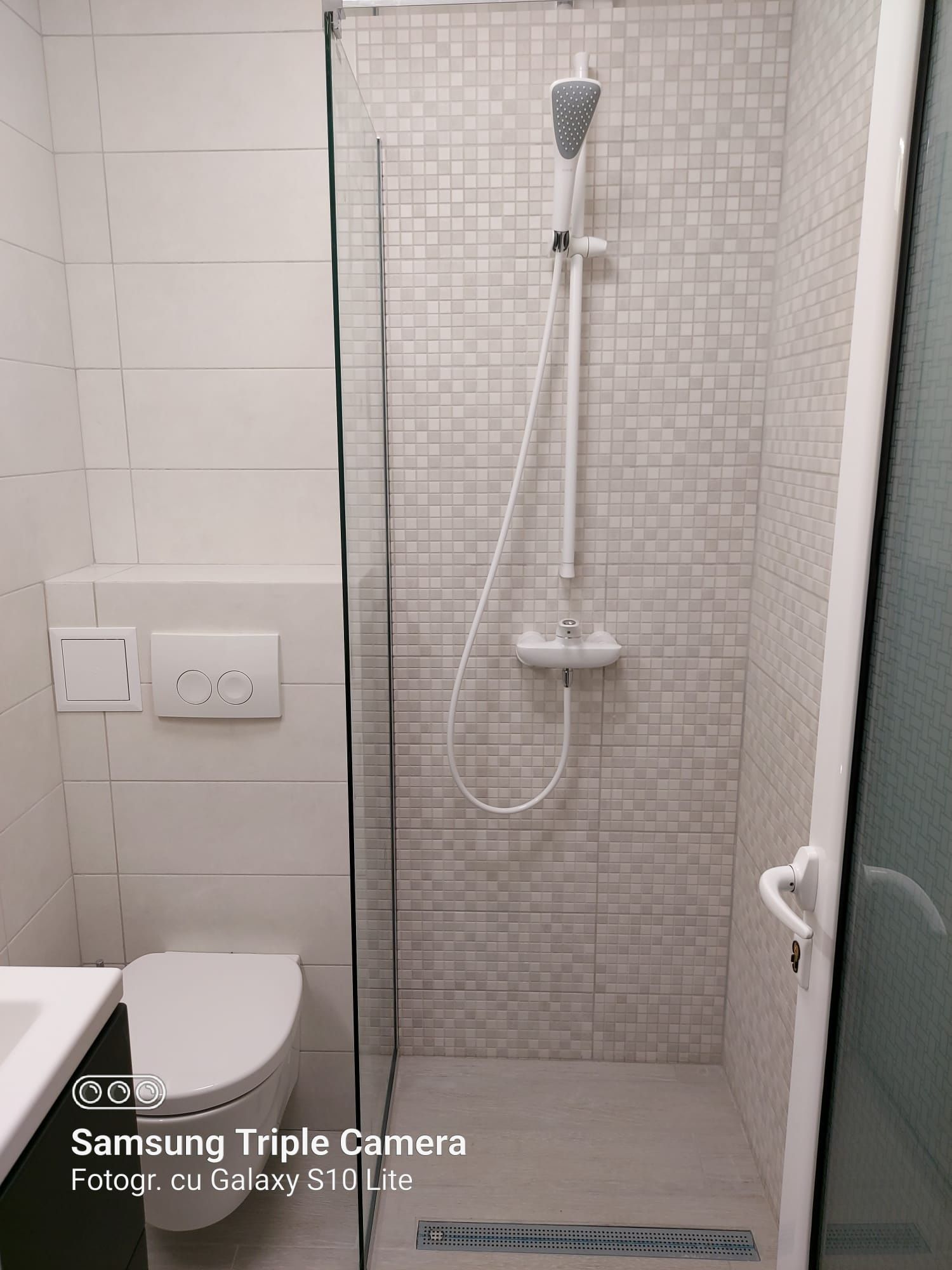 Proprietar închiriez Apartament 1 camera decomandat lux,nou.