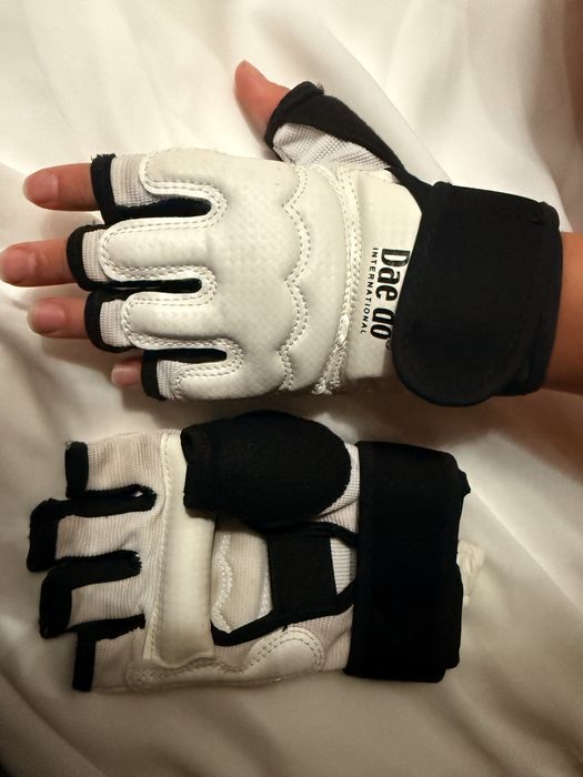 перчатки тхэквондо DAEDO