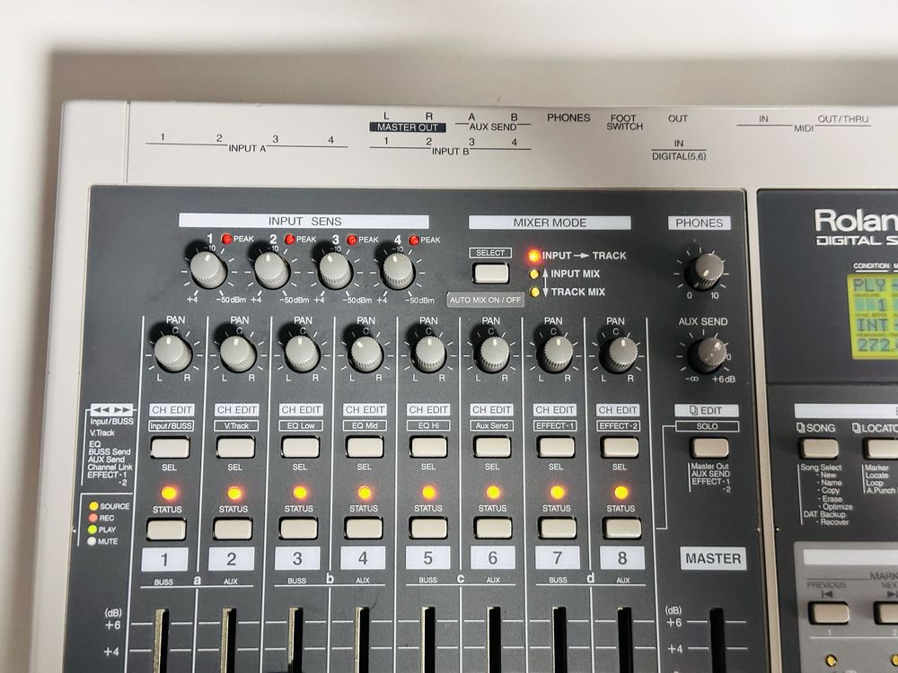 Mixer ROLAND VS-880,procesor de efecte,editor digital,mufe RCA,SCSI