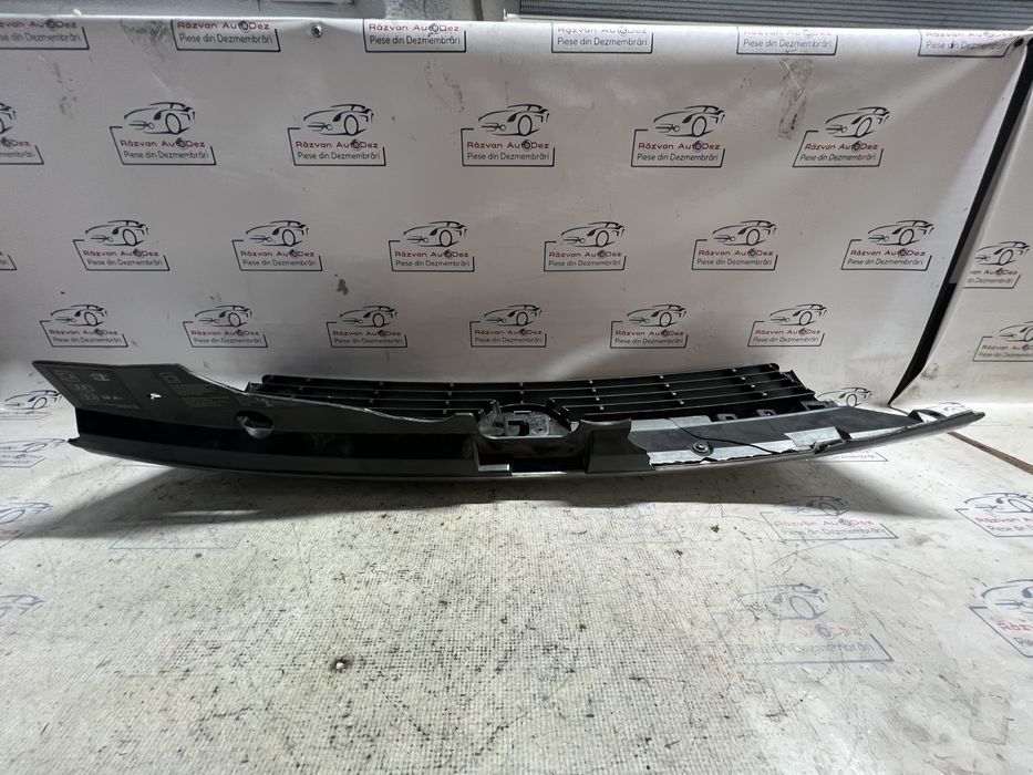 grila bara fata dacia duster 2017