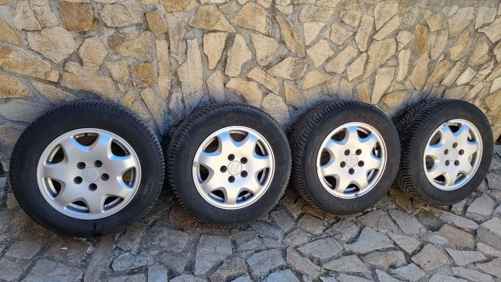 Комплект джанти от Honda Odyssey 15" 5x114.3 със зимни гуми 195/65 R15