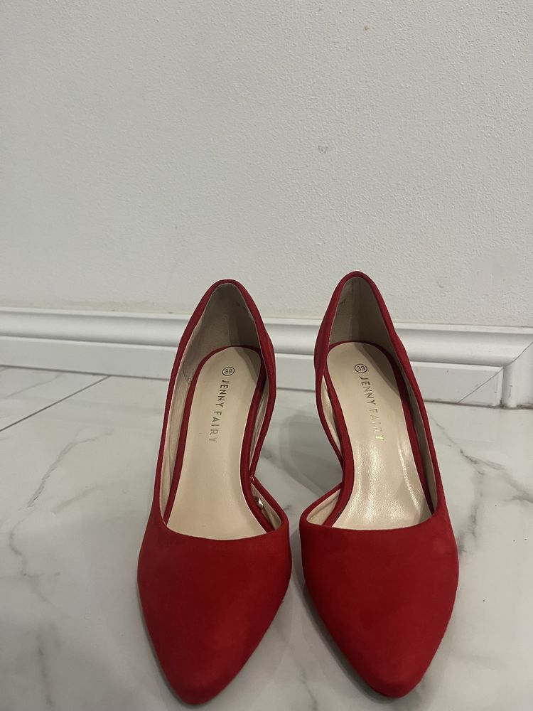 Pantofi rosii marimea 39