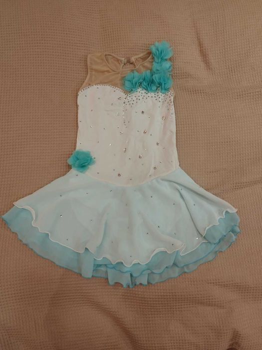 Рокля за фигурно пързаляне