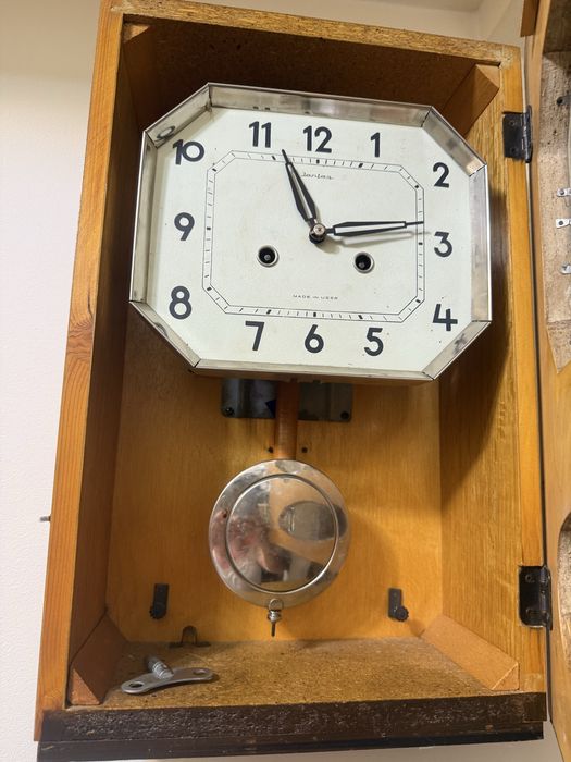 Ceas cu pendul Iantar