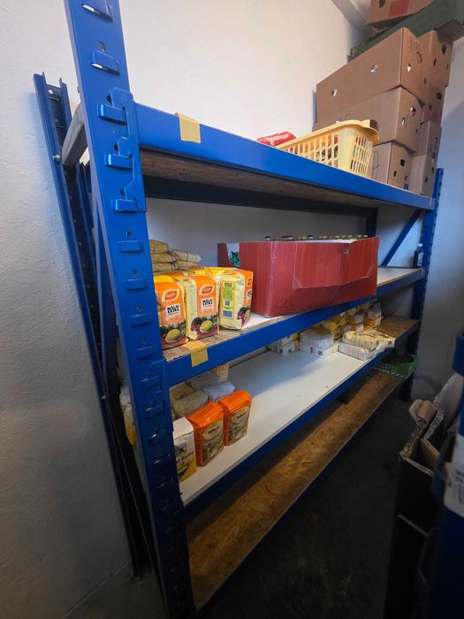 Vând suporți metalici