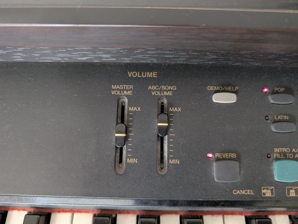 Дигитално пиано със стол Yamaha Clavinova CVP-59S